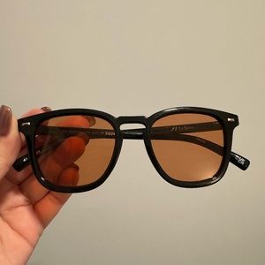 NWOT LE SPECS – NO BIGGIE /BLACK CINNAMON TINT *LIMITED EDITION*